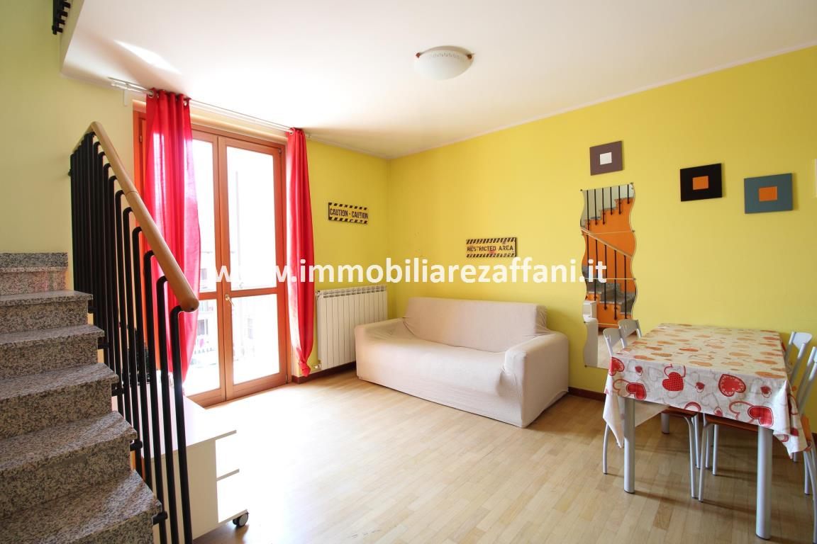 In pieno centro appartamento di due locali con box e cantina